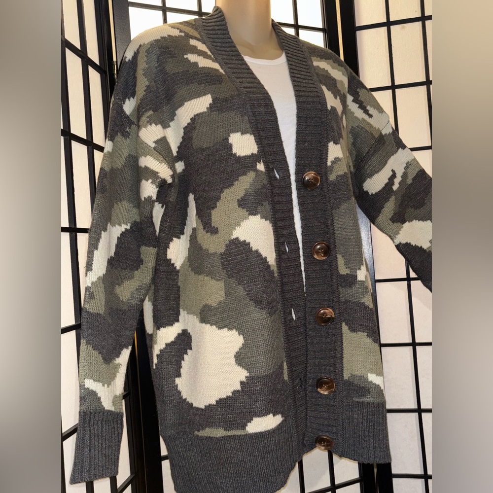 ARIZONA JEAN COMPANY | Women’s Size:MED | Camouflage | Knit-Sweater/Cardigan |